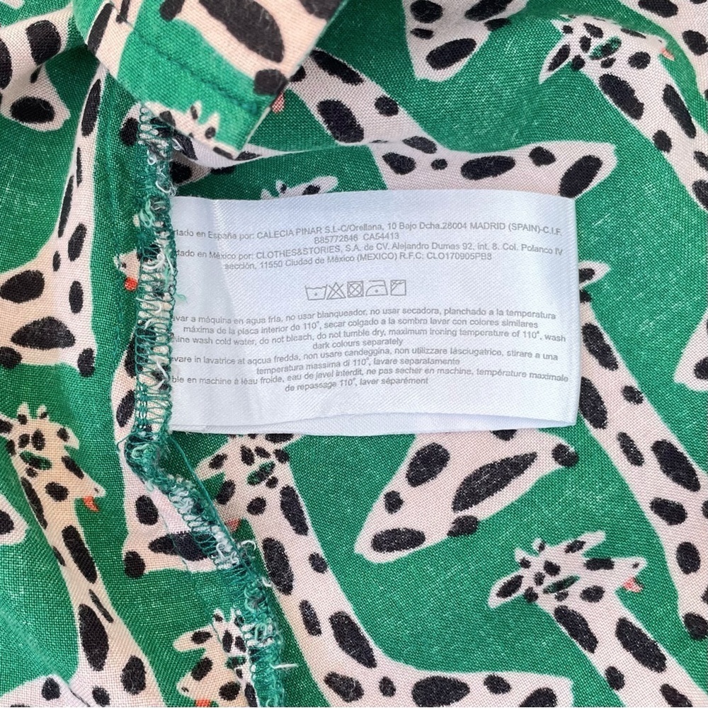 Green Giraffe Print Lapel Collar Shirt, Compania Fantastica, Size Medium - Picture 5 of 9